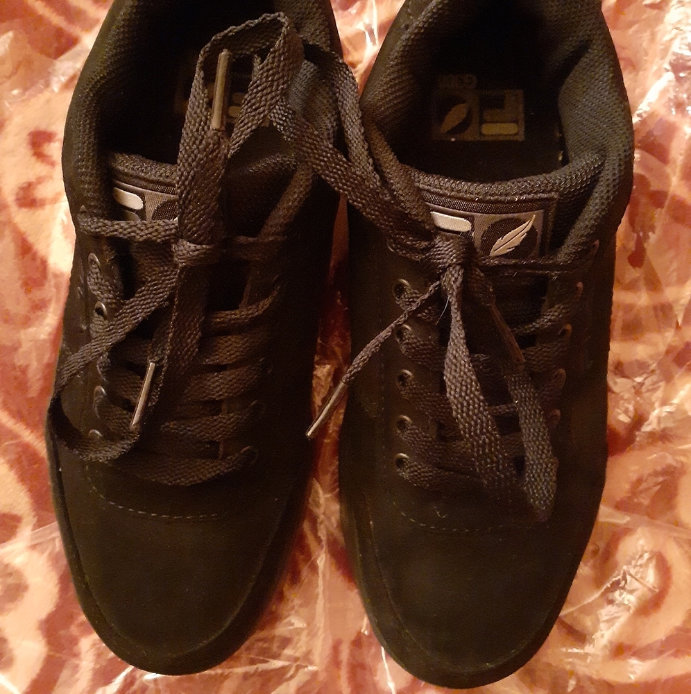 Black with black soles & shoelaces Fila Sneakers